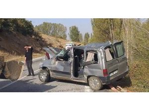 Kontrolden Çıkan Otomobil Şarampole Uçtu: 2 Ölü 4 Yaralı