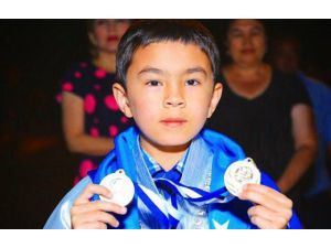 12 Yaşındaki Özbek Satranççı ‘Dünyanın En Genç Büyük Ustası’ Oldu