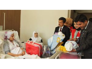 Kızılay’dan Annelere Yardım Paketi Ve Bebek Arabası
