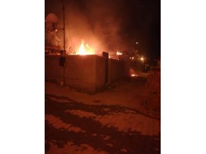 Manisa’da Yangın: 2 Kişi Yaralandı