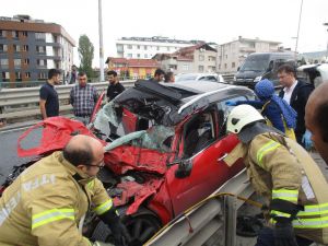 Maltepe’de Sıkışmalı Trafik Kazası: 1’i Ağır 2 Yaralı