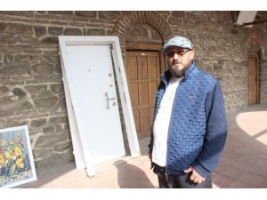 Tarihi Handaki Çelik Kapı Söküldü
