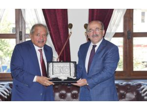 Trabzon Büyükşehir Belediye Başkanı Gümrükçüğoğlu Katarlı İş Heyetini Kabul Etti