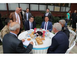 Gümüşhane’de Muhtarlar Yemekte Buluştu