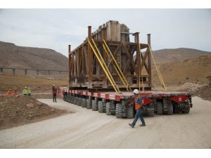 Hasankeyf Kalesi’nin Orta Kapısı Taşındı
