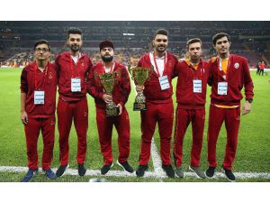 Galatasaray Espor Zula Takımı Kupalarını Tanıttı