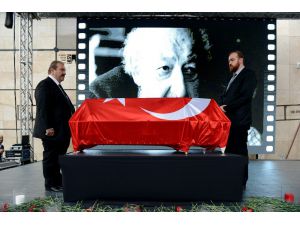 Fotoğraf Sanatçısı Ara Güler İçin Galatasaray Meydanı’nda Tören