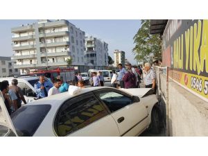 Otomobiller Kafa Kafaya Çarpıştı: 4 Yaraladı