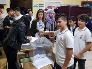 Öğrenciler Meclis Başkanını Seçtiler