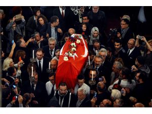 Ara Güler İçin Beyoğlu Üç Horan Ermeni Kilisesi’nde Tören Düzenlendi