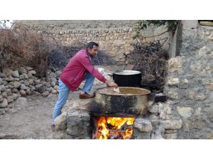 Gercüş’te Sonbahar İle Birlikte Üzümden Pekmez, Pestil Ve Sucuk Yapımı Başladı