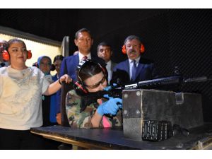 Azeri Kadın Vekil, Mpt-76 İle Atış Yaptı