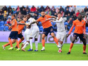 Spor Toto Süper Lig: Medipol Başakşehir: 1 - Kayserispor: 0 (İlk Yarı)