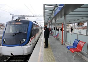 İzban’da Grev Öncesi Direniş: Sakallar Kesilmiyor, Siyah Kurdele Takılıyor