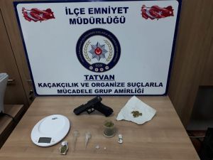 Tatvan’da Uyuşturucu Ve Glock Tabanca Ele Geçirildi