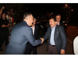 Yetiştirme Yurdunda Kalan Genç Kıza Görkemli Düğün