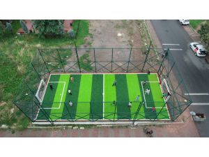 Ümraniye’de Mini Futbol Sahalarıyla Çocuklar Doyasıya Eğleniyor