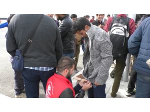 Üniversiteli Öğrencilerden Göçmenlere Yardım Eli