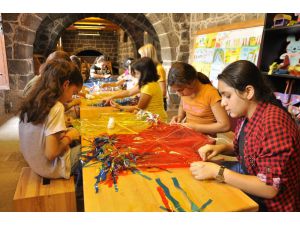 Onlarca Kursta, Binlerce Genç Ve Çocuğa Eğitim