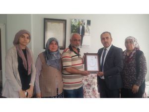 Görev Şehidi Sağlık Personelinin ’Şehitlik Belgesi’ Ailesine Teslim Edildi
