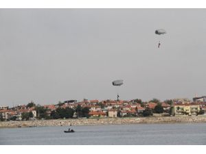 Beyşehir Gölü’nde Paraşütle Nefes Kesen Eğitim Tatbikatı