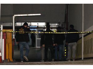 Sultangazi’de Otoparkta Bulunan Araçta Arama Çalışmaları Tamamlandı