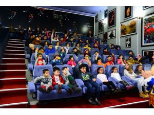Beylikdüzü’nde Ücretsiz Tiyatro Ve Sinema Sezonu Açıldı
