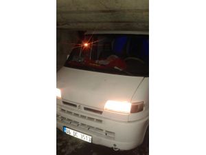 Jandarmadan Kaçan Hırsızlar Köprüye Takılınca Yakalandı