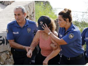 İntihar Girişiminde Bulunan Kadının Yüzü, Polis Kepiyle Gizlendi