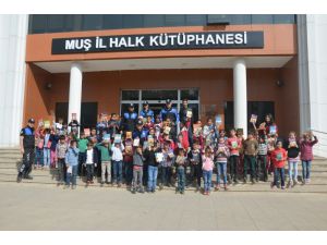 Öğrencilerle Polisler Birlikte Kitap Okudu