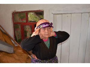 Yaşlı Kadın Altınları Çalmaya Gelen Şahsa Tüfekle Direndi