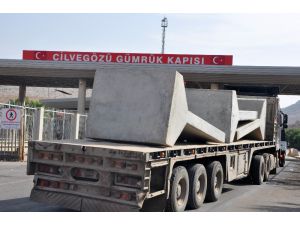 İdlib’e Beton Blok Sevkıyatı Devam Ediyor