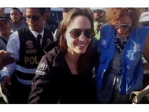 Jolie, Peru’da Venezuelalı Mültecileri Ziyaret Etti