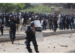 Pakistan’da Polis Ve Protestocular Arasında Çatışma: 16 Yaralı