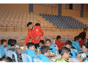 Korkuteli Belediyespor’da Kaynaşma Yemeği