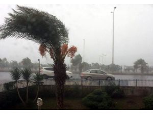 Alanya Yağmura Hazırlıksız Yakalandı