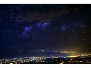 Hatay’da Dolunay Ve Şimşekler Geceyi Aydınlattı