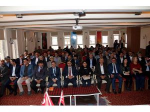 Vali Toprak Şemdinli’de Muhtarlarla Bir Toplantı Gerçekleştirdi