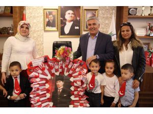 Miniklerden Başkan Çalık’a Anlamlı Hediye