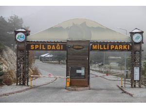 Spil Dağı’na Ekim Ayında Kar Düştü