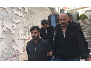 Beyoğlu’nda Pencereden Oğlunun Kavga Etiğini Gören Kadın Kurşunların Hedefi Oldu