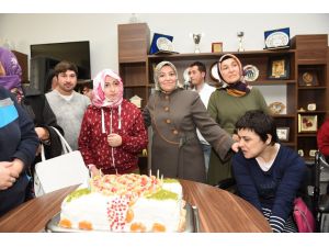 Özel Öğrencilere Sürpriz Doğum Gününü Kutlaması