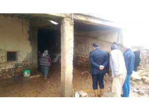 Kaymakam Kaya Sel Mağduru Köylülerle Bir Araya Geldi
