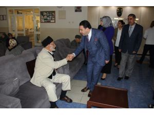 Öğrencilerden Yaşlılara Moral Ziyareti