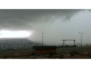 Adıyaman’ı Bir Anda Kara Bulutlar Kapladı