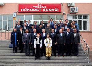 Vali Kamçı Muhtarlarla Buluşma İlçe Toplantılarını Yeşilhisar’da Sürdürdü