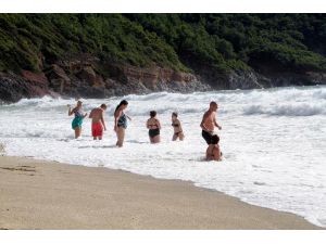 Alanya'da Güneş Açtı, Tatilciler Plaja İndi