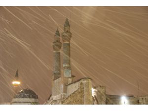 Sivas’a Mevsimin İlk Karı Yağdı