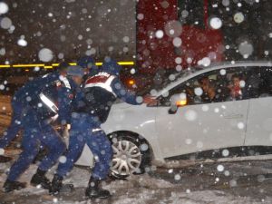 Antalya-konya Karayolunda Kar Kalınlığı 15 Santimetreye Ulaştı