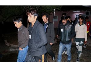 Türkiye’ye Çalışmaya Gelen Kaçak 25 Afganistanlı Yakalandı
